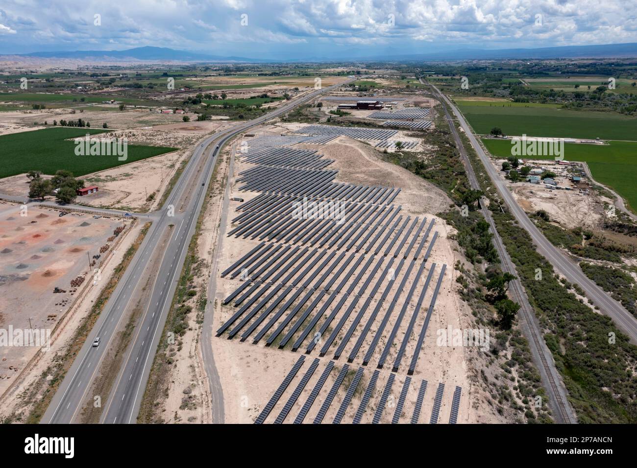 10 Megawatt Solarfarm im ländlichen Westen von Colorado, Olathe, Colorado, USA Stockfoto
