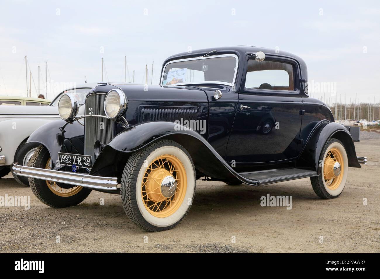 Ford V8 Model 18 Coupe von 1932, Classic Car Meeting, Plougastel-Daoulas, Finistere, Bretagne, Frankreich Stockfoto