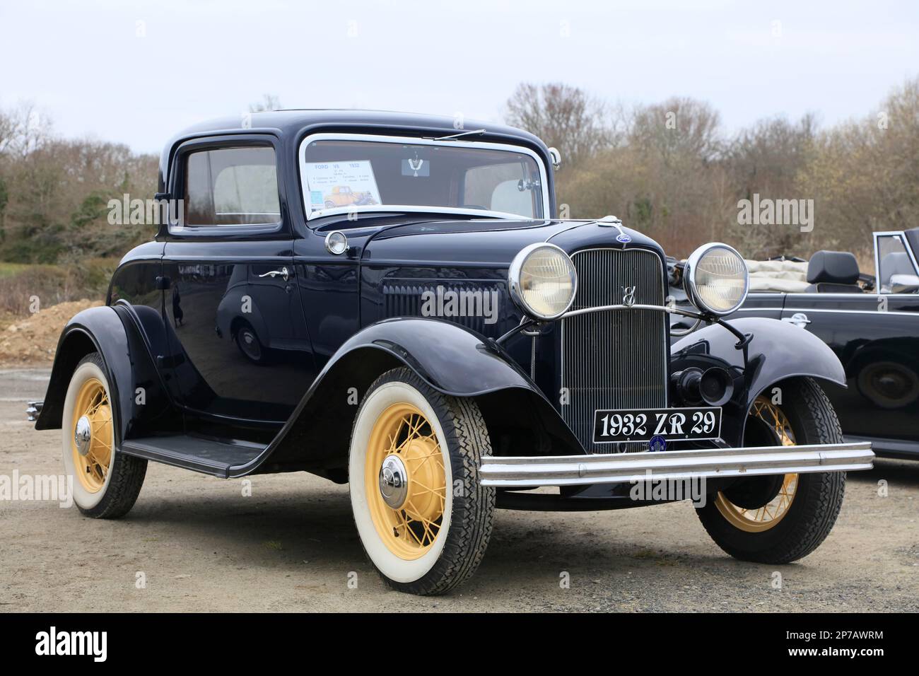 Ford V8 Model 18 Coupe von 1932, Classic Car Meeting, Plougastel-Daoulas, Finistere, Bretagne, Frankreich Stockfoto