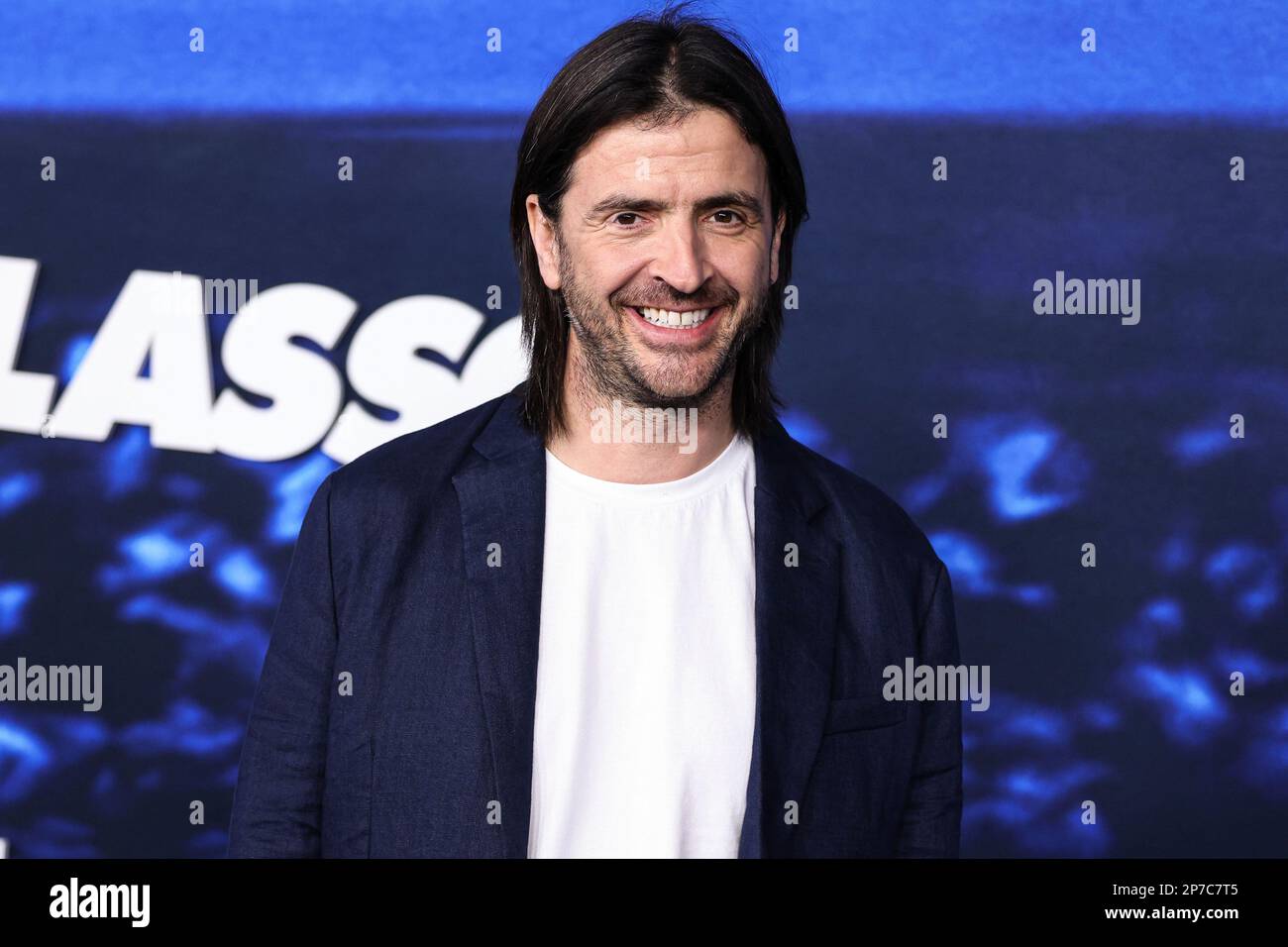 WESTWOOD, LOS ANGELES, KALIFORNIEN, USA - MÄRZ 07: Spencer Jones trifft am 7. März 3 im Regency Village Theatre in Westwood, Los Angeles, Los Angeles, Kalifornien, USA auf die Los Angeles Premiere der Originalserie „Ted Lasso“ der Saison 2023 von Apple TV ein. (Foto von Xavier Collin/Image Press Agency) Stockfoto