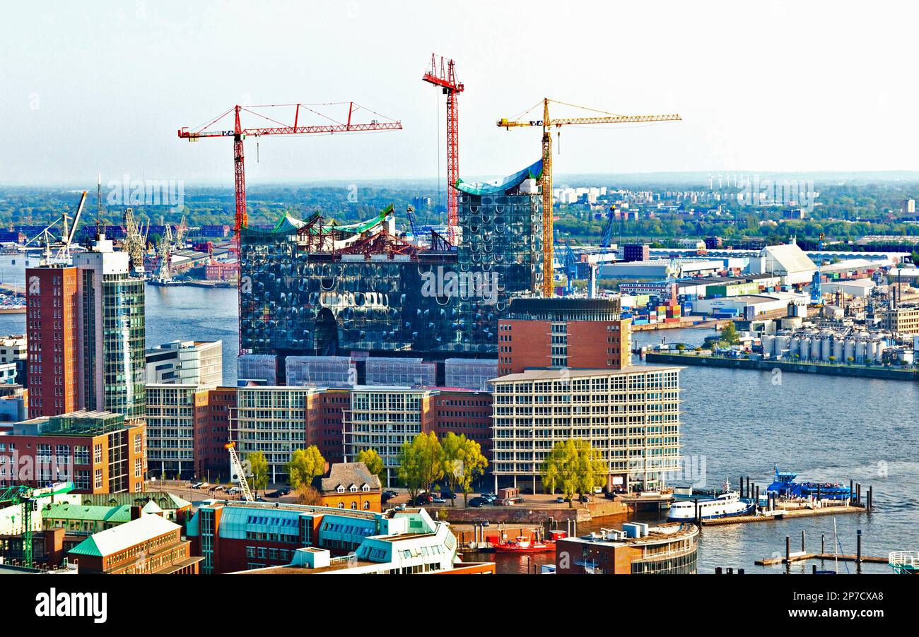 Hamburg, Deutschland - 20. April 2011: Blick auf die Elbphilharmonie Elbe Philharmonie im Bau, entworfen von Herzog & de Meuron Architekten, Bel Stockfoto