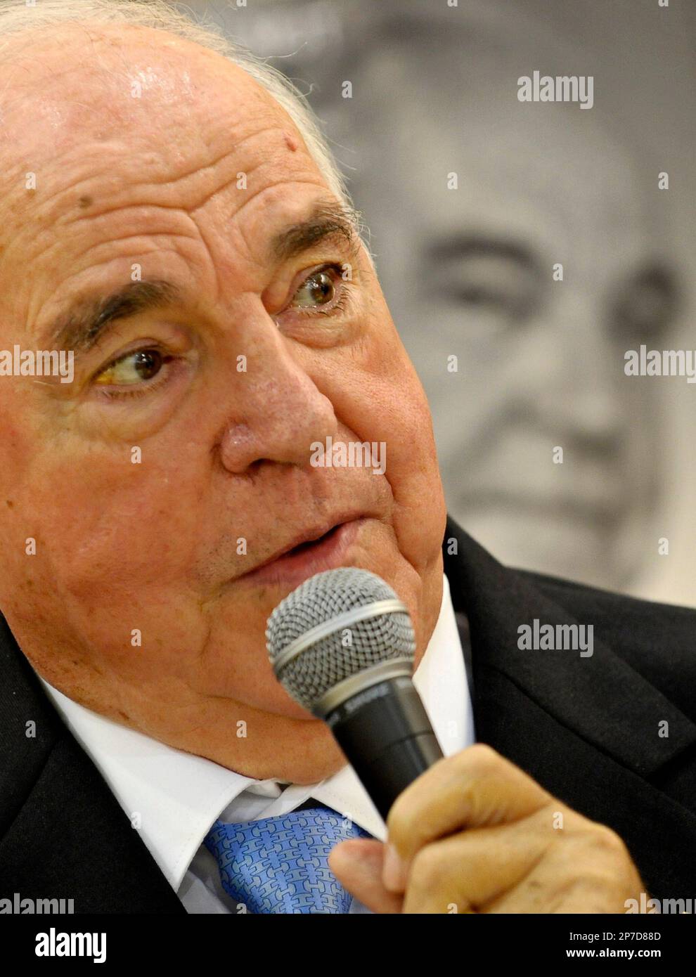 Alt-Bundeskanzler Helmut Kohl (CDU) spricht am Freitag (08.10.10) in ...