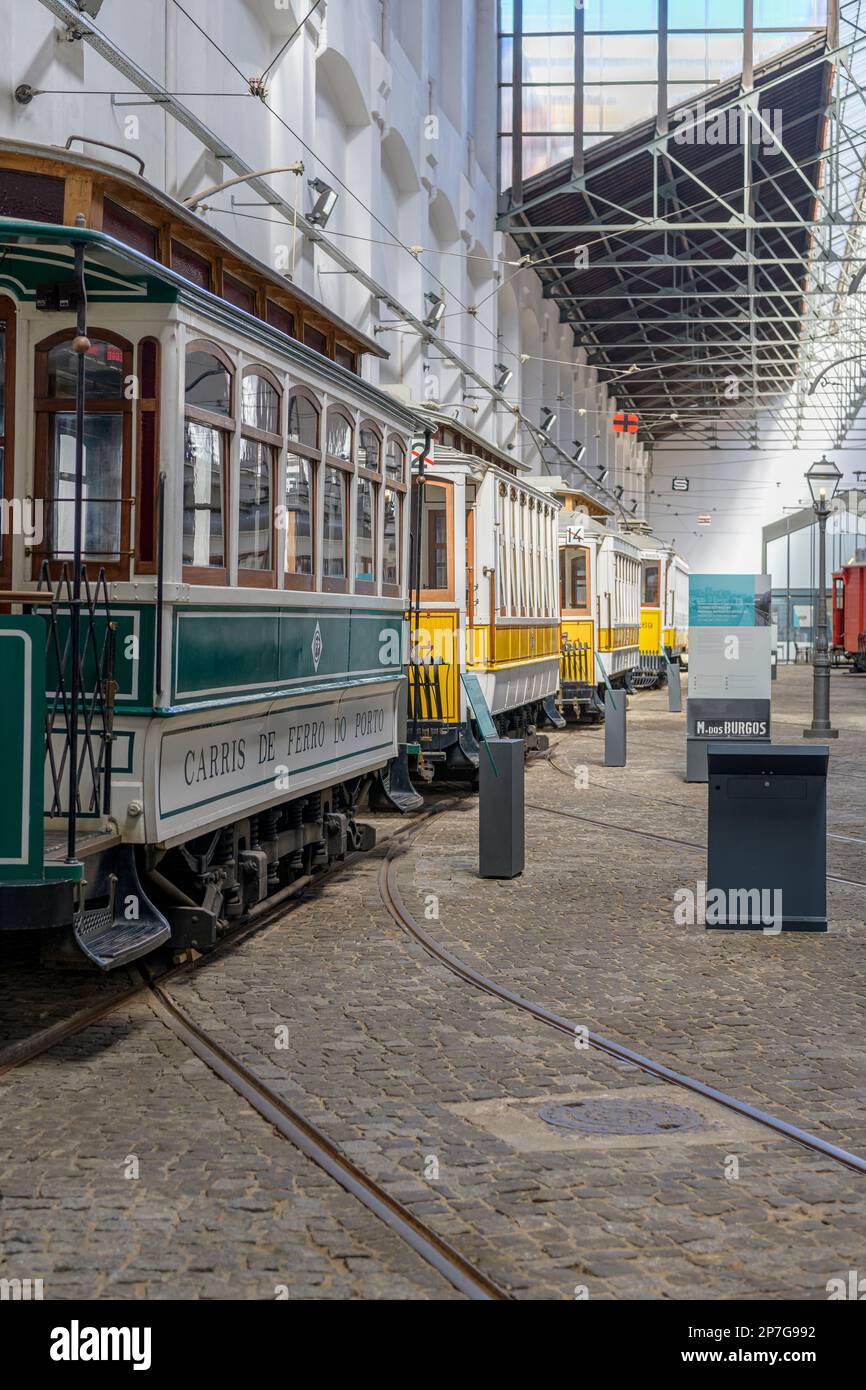 Porto Tramcar Museum - Museu do Carro Eléctrico. Ein altes Elektrizitätswerk mit einem Museum, das der Geschichte der Straßenbahnen in Porto gewidmet ist. Stockfoto