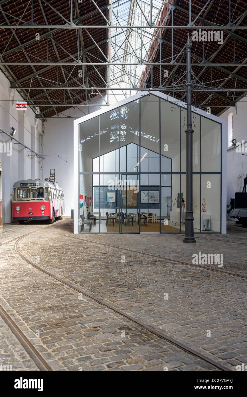 Porto Tramcar Museum - Museu do Carro Eléctrico. Ein altes Elektrizitätswerk mit einem Museum, das der Geschichte der Straßenbahnen in Porto gewidmet ist. Stockfoto