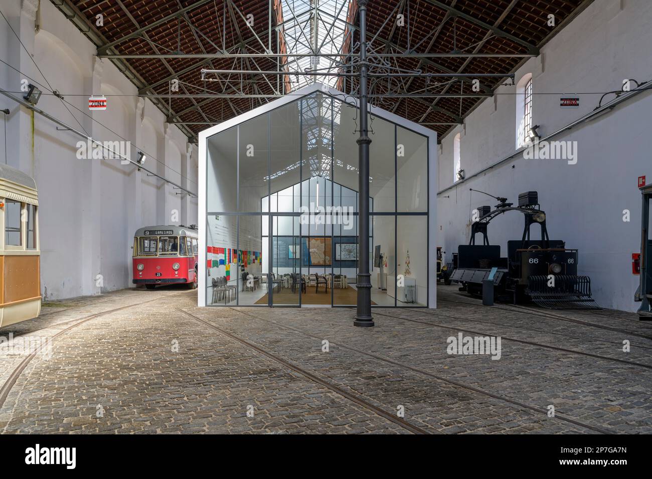 Porto Tramcar Museum - Museu do Carro Eléctrico. Ein altes Elektrizitätswerk mit einem Museum, das der Geschichte der Straßenbahnen in Porto gewidmet ist. Stockfoto