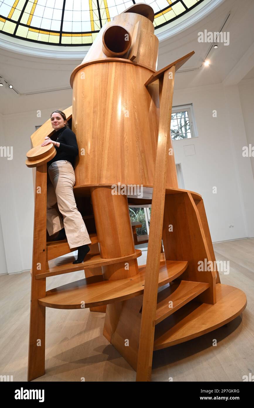 Anthony Caro ( 1924 - 2013 ) gilt weithin als einer der einflussreichsten Darsteller des 20 . Jahrhunderts . ist das Thema der Frühjahrsausstellung von Pitzhanger , die an seinem 99. . Geburtstag eröffnet wurde . Caro kündigte in den 1960er Jahren eine Revolution in der Skulptur an , die neu definierte , was Skulptur ist und was sie sein könnte . seine abstrakten Konstruktionen in lackiertem Stahl brachen konventionelle Ideen über Materialmethoden , Oberfläche , Größe und Raum um . Architektur war eine wichtige Quelle seiner Inspiration , die er als 9 , vielleicht die reinste abstrakte visuelle Form , bezeichnet . Stockfoto