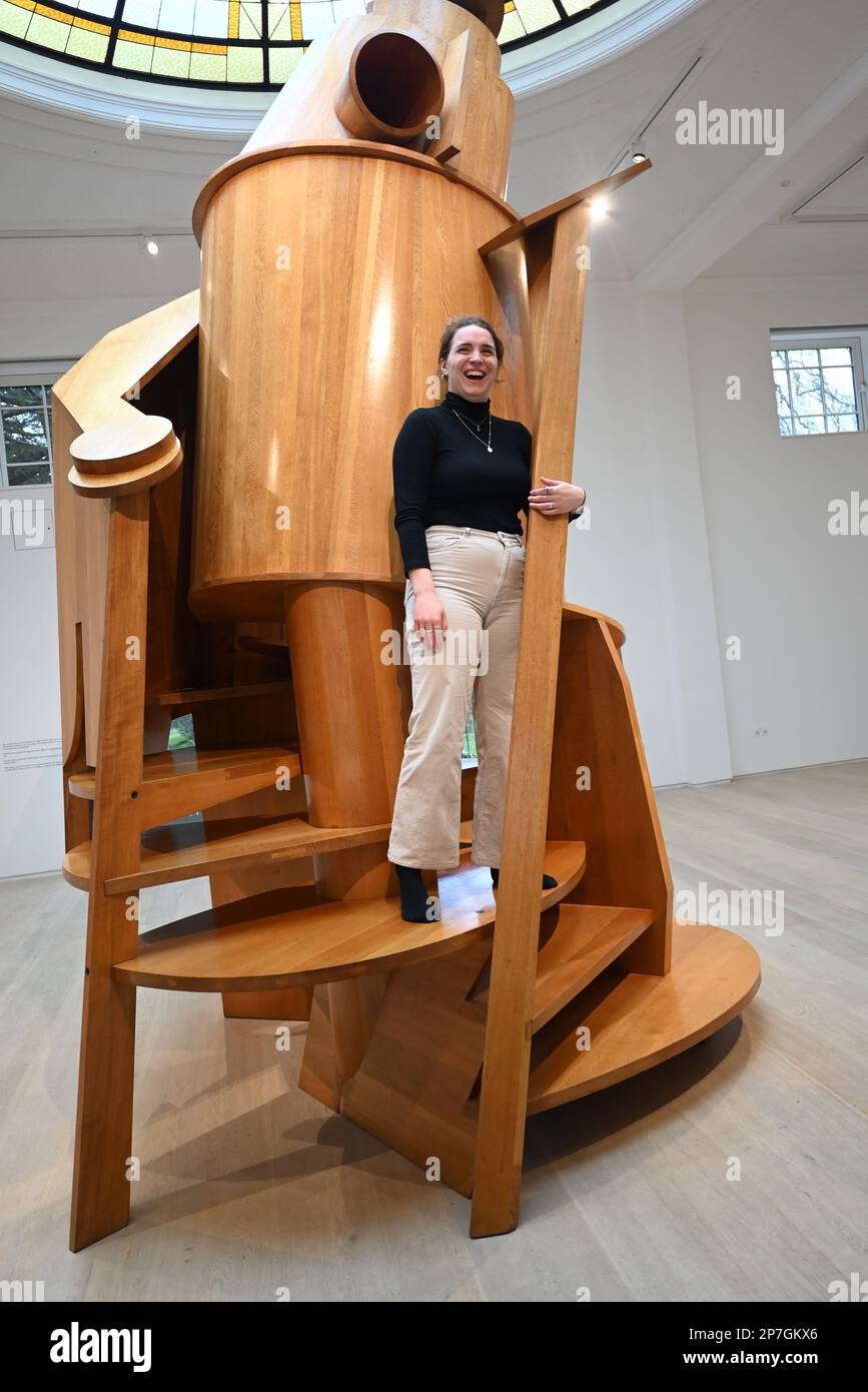 Anthony Caro ( 1924 - 2013 ) gilt weithin als einer der einflussreichsten Darsteller des 20 . Jahrhunderts . ist das Thema der Frühjahrsausstellung von Pitzhanger , die an seinem 99. . Geburtstag eröffnet wurde . Caro kündigte in den 1960er Jahren eine Revolution in der Skulptur an , die neu definierte , was Skulptur ist und was sie sein könnte . seine abstrakten Konstruktionen in lackiertem Stahl brachen konventionelle Ideen über Materialmethoden , Oberfläche , Größe und Raum um . Architektur war eine wichtige Quelle seiner Inspiration , die er als 9 , vielleicht die reinste abstrakte visuelle Form , bezeichnet . Stockfoto