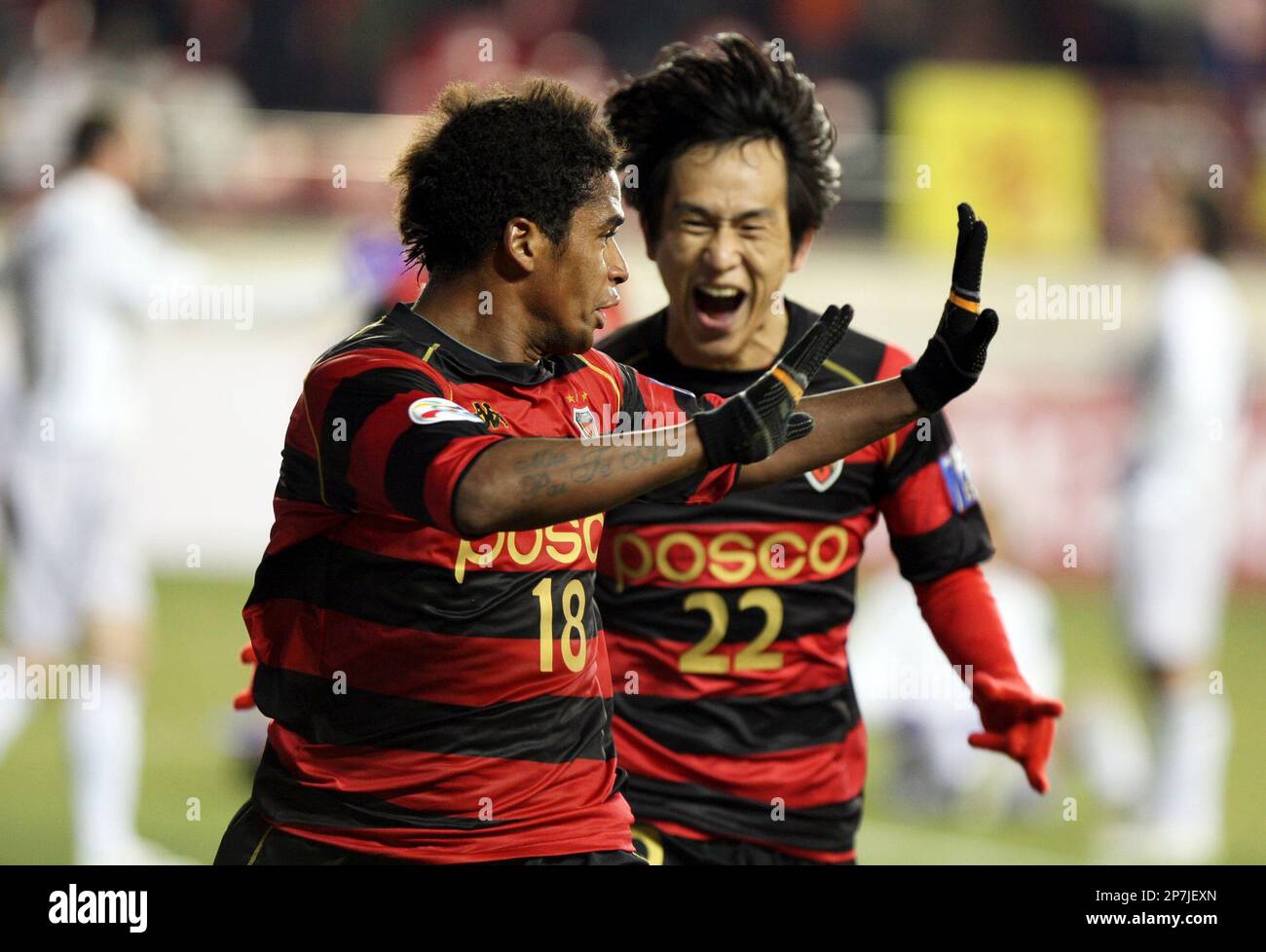 South Korean club Pohang Steelers Almir Lopes De Luna, left, celebrates his goal with No Byung-jun, right, against Japanese club Sanfrecce Hiroshima during their AFC Champions League match in Pohang, south of Seoul, South Korea, Wednesday, March 10, 2010. (AP Photo/ Lee Seung-hyung, Yonhap) **KOREA OUT** Stockfoto