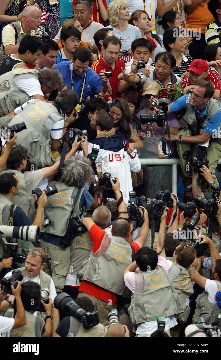 Michael Phelps hugs his mother after the USA team took the gold in Men