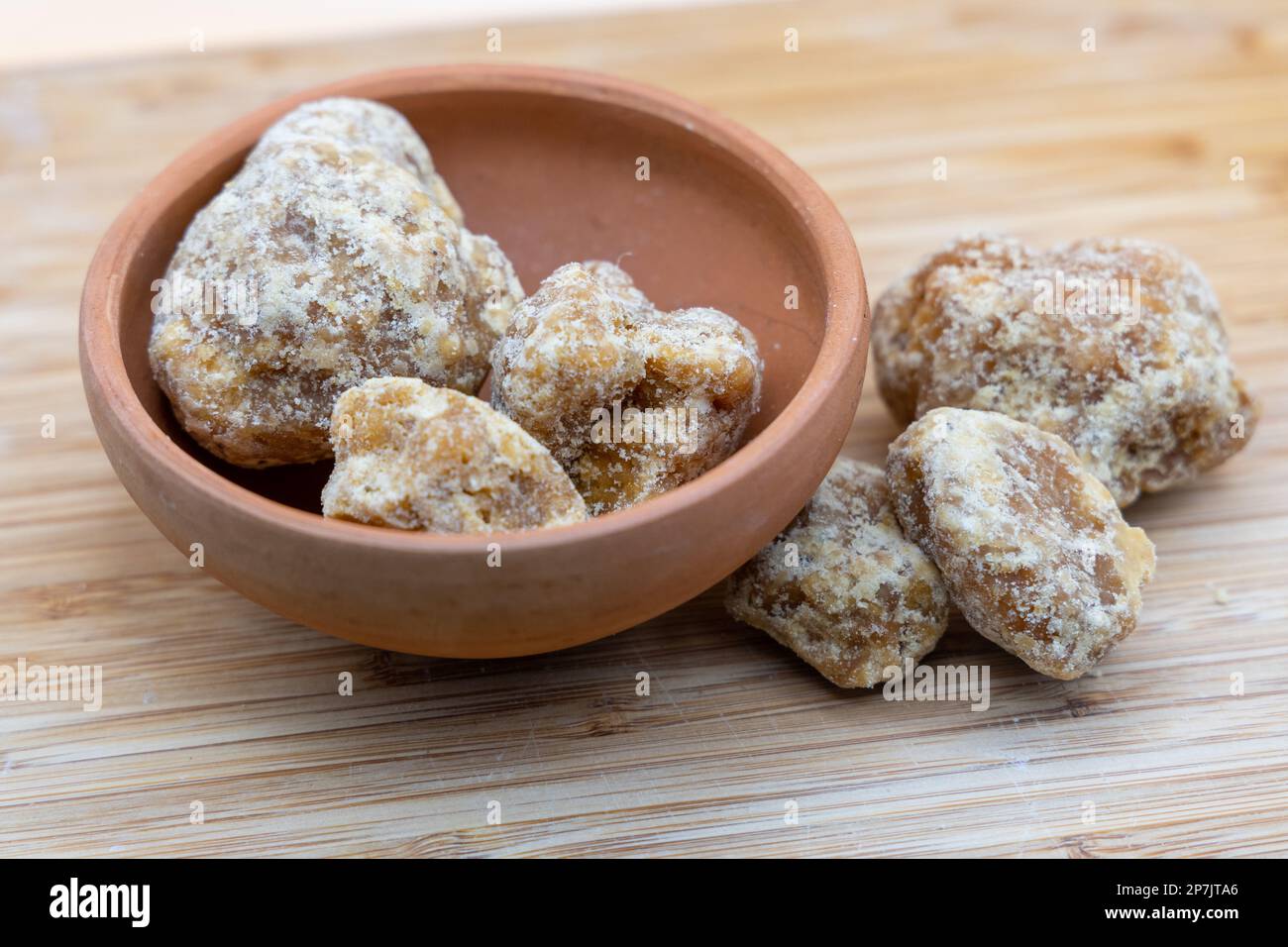 Pakistani Gur - natürlicher Zucker - Gur / goor / frisch aus Zuckerrohrsaft Jaggery Stockfoto