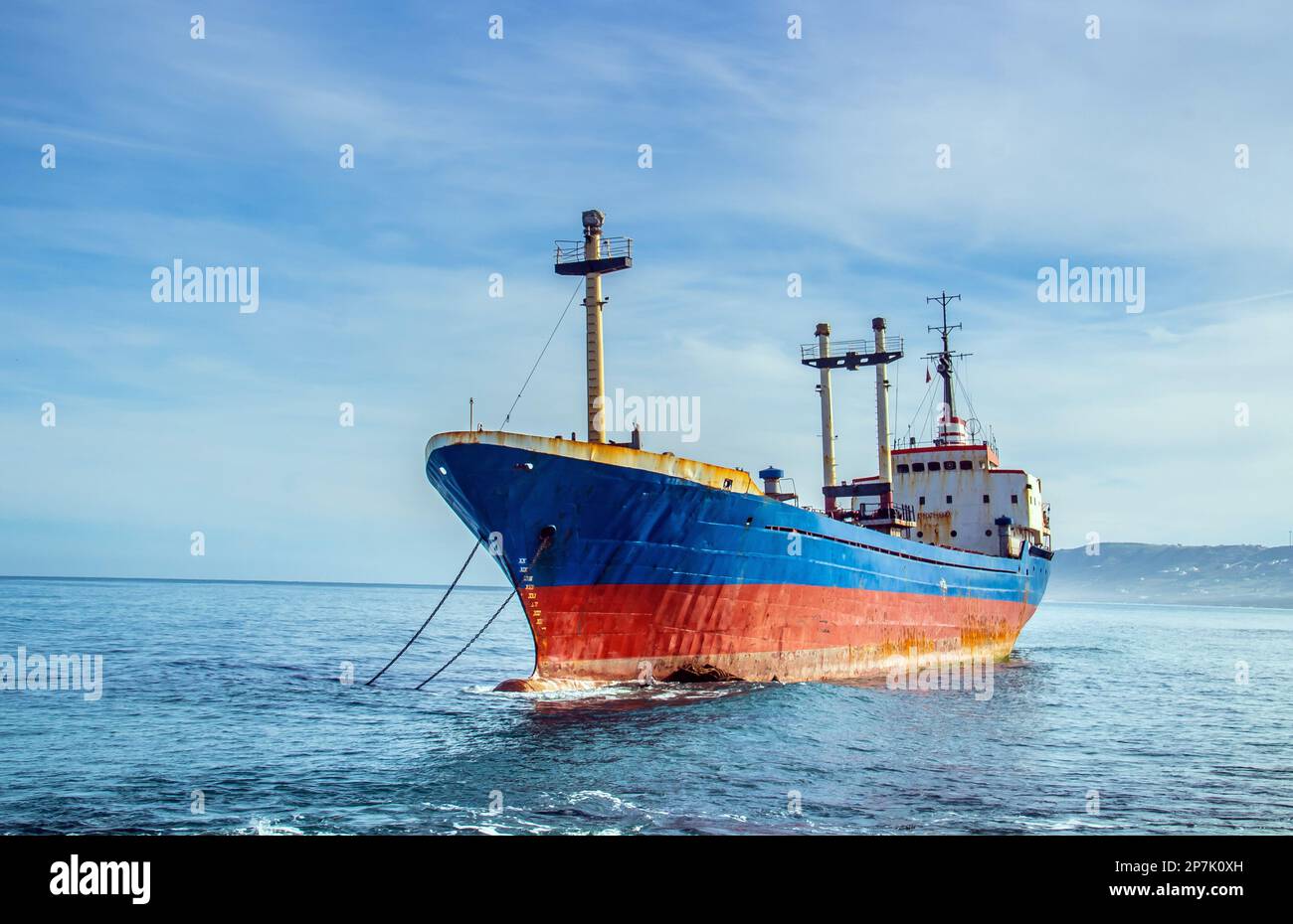 Ein togolesisches Schiff läuft auf Grund am Strand, Rimel, Bizerte, Tunesien Stockfoto