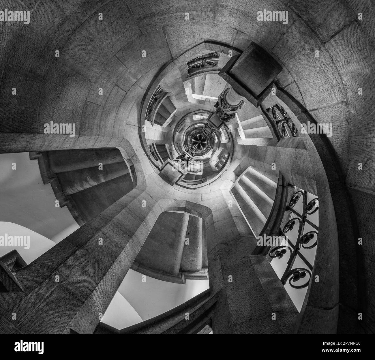 Zentrale steintreppe Schwarzweiß-Stockfotos und -bilder - Alamy