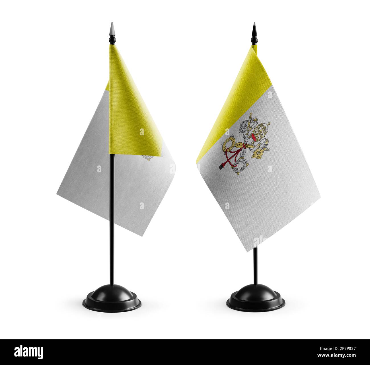 Kleine Nationalflaggen des Vatikans auf weißem Hintergrund Stockfoto