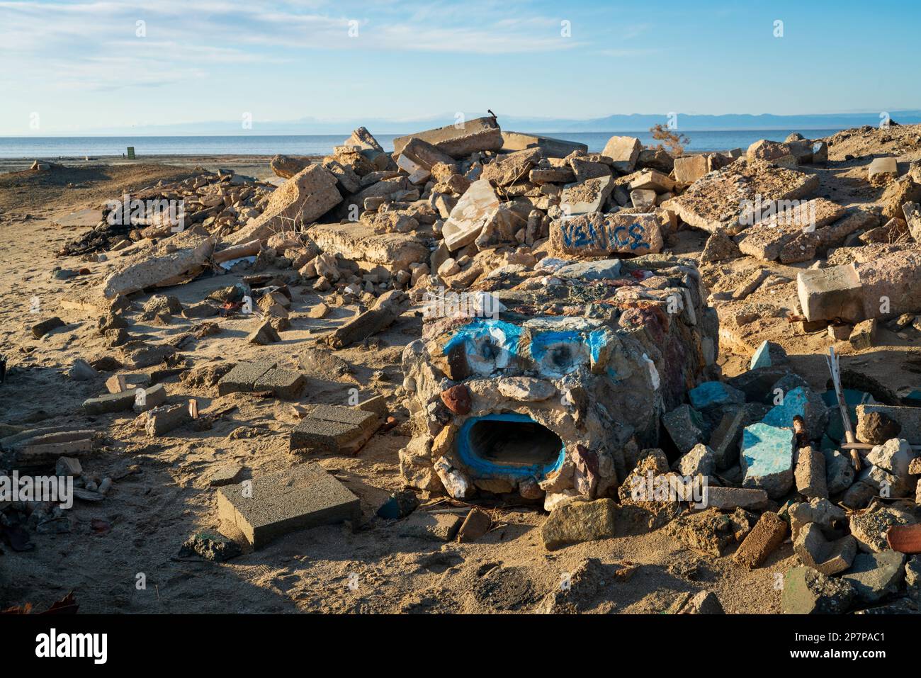 Salton Sea Works of Art an einem sonnigen Sommertag Stockfoto