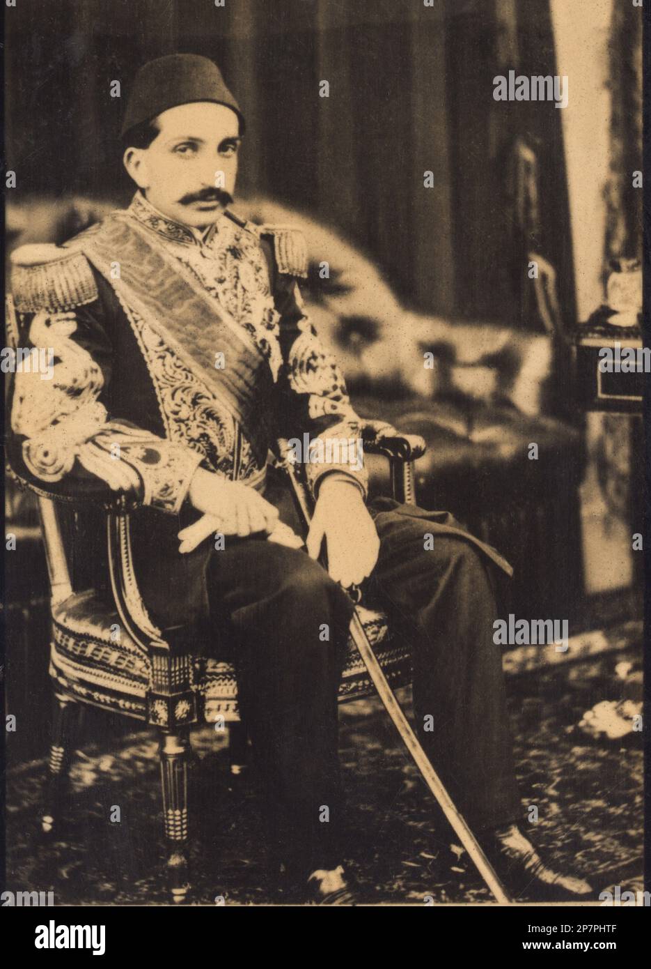 1880 Ca , Costantinopol , Türkei : der osmanische türkische Sultan ABDUL HAMID II ( 1842 - 1918 ) war von 1876 bis 1909 der 35. Sultan des Osmanischen Reiches. Abdulhamid II. War der letzte osmanische Kaiser, der mit unangefochtenen absolutistischen Kräften regierte. Zwischen 1894 und 1897 begannen die Massaker von Sultan ABDULHAMID II. Die armenische Bevölkerung startete mit dem Tod von 100.000 bis 300.000 Armeniern, darunter Männer, Frauen und Kinder. Diese Art von Todesopfer war erst beim Völkermord an den Armeniern im Jahr 1915 zu beobachten. - Könige - nobili - nobiltà - Baffi - Schnurrbart - Istanbul - FOTO STORICHE - GESCHICHTE Stockfoto