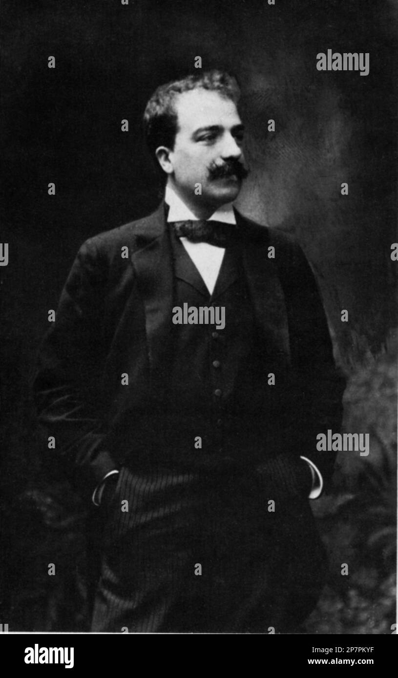 Der gefeierte italienische Komponist UMBERTO GIORDANO ( 1867 - 1948 ) von VERISMO OPERN . Seine Meisterwerke waren ANDREA CHENIER und FEDORA, Beide haben die Bühnen der Opernhäuser der Welt bis zu seinem Tag gehalten .- OPÉRA LIRICA VERISTA - COMPOSITORE - MUSICA - Portrait - Rituto - Baffi - Schnurrbart - papillon - Krawatte - Cravatta - Kragen - colletto - MUSICA CLASSICA - KLASSISCH - OPER - COMPOSITORE LIRICO - Porträt - Rituto - papillon - Krawatte - MUSICISTA - MUSICA --- ARCHIVIO GBB Stockfoto