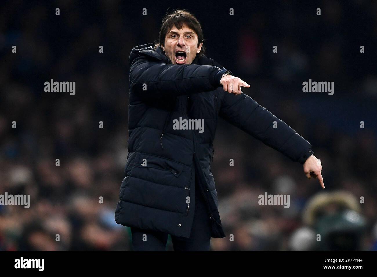 London, Italien. 08. März 2023 Antonio Conte, Cheftrainer des Tottenham Hotspur FC, zeigt Gesten während der UEFA Champions League-Runde des Fußballspiels 16 zwischen dem Tottenham Hotspur FC und dem AC Mailand. Kredit: Nicolò Campo/Alamy Live News Stockfoto