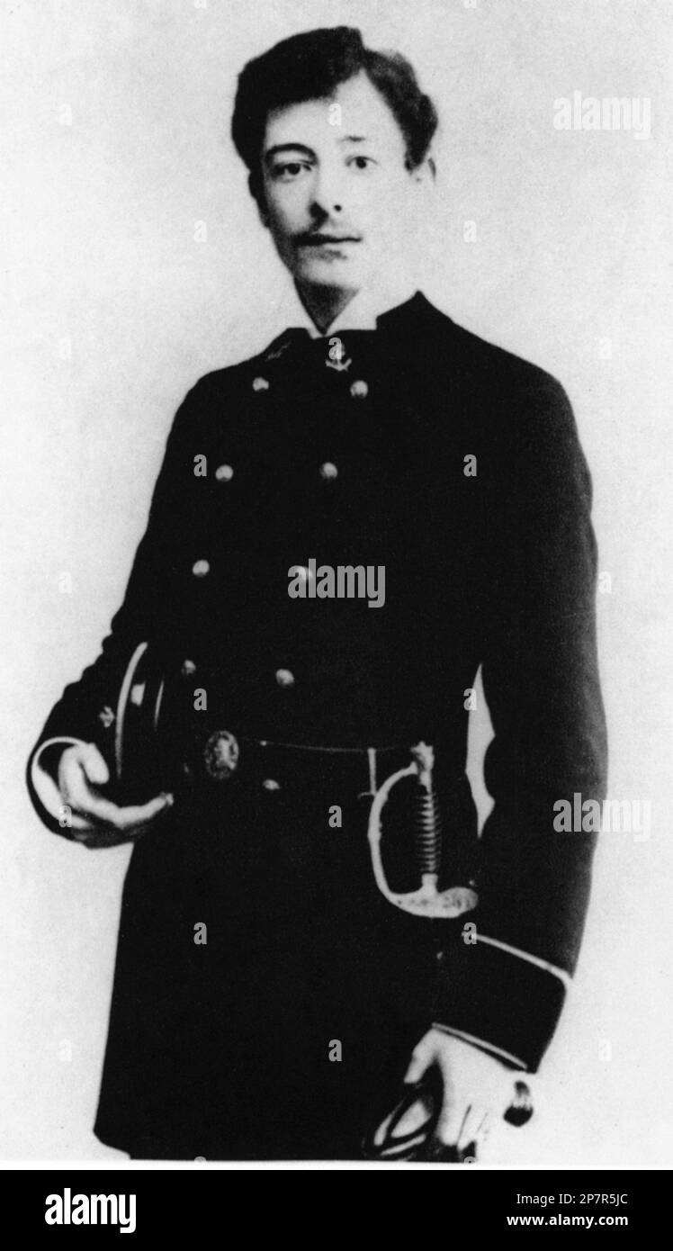 Der französische Schriftsteller VICTOR SEGALEN ( 1878 - 1919 ) in der Navy Like Doctor im Jahr 1902 . War ein französischer Marinearzt, Ethnograf, Archäologe, Schriftsteller, Dichter, entdecker, Kunsttheoretiker, Linguist, Literaturkritiker. Er reiste und lebte in Polynesien ( 1903 - 1905 ) und China ( 1909 -1914 und 1917 ). Er starb durch Zufall in einem Wald in Huelgoat, Frankreich (" unter mysteriösen Umständen " und angeblich mit einer offenen Kopie von Shakespeare " Hamlet " an seiner Seite). - SCRITTORE - LETTERATURA - LITERATUR - letterato - Portrait - ritratto - TIE - Cravatta - ETNOLOGO - ETNOLOGIA - viaggiatore - Reisender - Militar Stockfoto