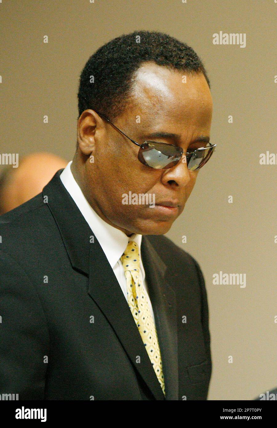 Dr. Conrad Murray, a physician for the late pop star Michael Jackson, appears at a child support hearing at Clark County Family Court, Monday, Nov. 16, 2009, in Las Vegas. (AP Photo/Isaac Brekken, pool) Stockfoto