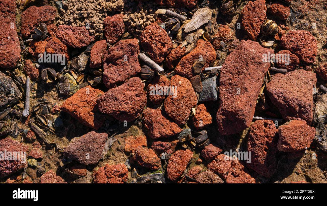 Strukturierter Hintergrund von Red Lava Rocks Stockfoto