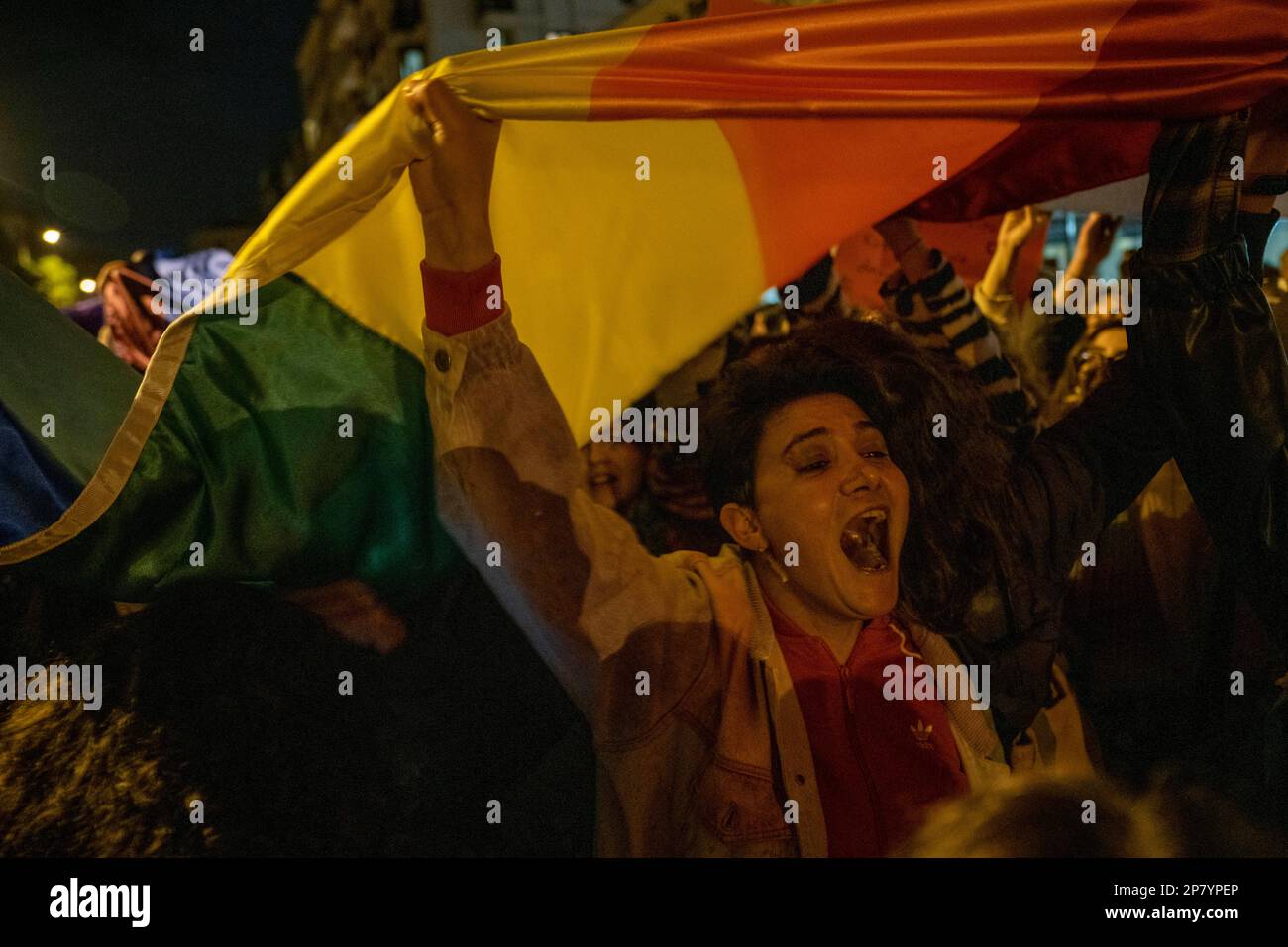 Istanbul, Istanbul, Türkei. 8. März 2023. Die Demonstranten versuchen, auf dem Taksim-Platz zu marschieren und singen bei der Feminist Night Parade am Internationalen Frauentag in Istanbul, Türkei (Kreditbild: © Tolga Uluturk/ZUMA Press Wire) NUR REDAKTIONELLE VERWENDUNG! Nicht für den kommerziellen GEBRAUCH! Kredit: ZUMA Press, Inc./Alamy Live News Stockfoto