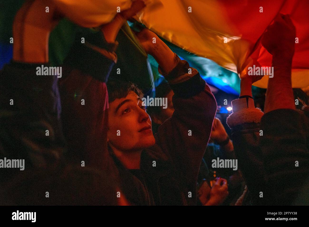 Istanbul, Istanbul, Türkei. 8. März 2023. Die Demonstranten versuchen, auf dem Taksim-Platz zu marschieren und singen bei der Feminist Night Parade am Internationalen Frauentag in Istanbul, Türkei (Kreditbild: © Tolga Uluturk/ZUMA Press Wire) NUR REDAKTIONELLE VERWENDUNG! Nicht für den kommerziellen GEBRAUCH! Kredit: ZUMA Press, Inc./Alamy Live News Stockfoto