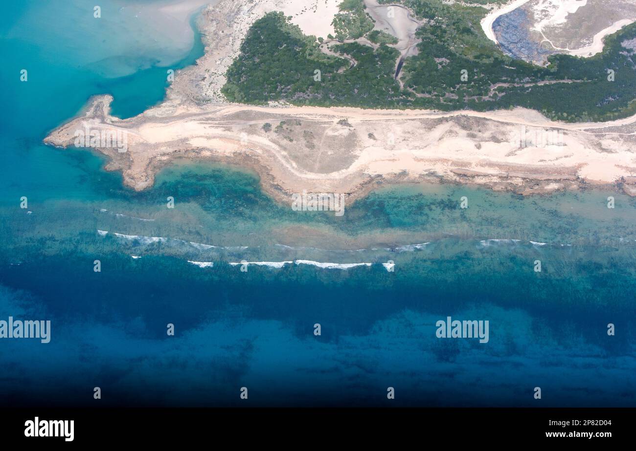 Ein Abschnitt der Westküste von Kimberley und des Indischen Ozeans nördlich von Broome in Westaustralien in Australien. Stockfoto