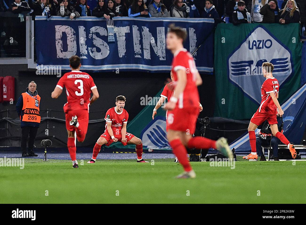 Rom, Rom, Italien. 7. März 2023. AZ ALKMAAR Teamfeier während des UEFA Conference League-Spiels zwischen SS Lazio und Az Alkmaar im Stadio Olimpico am 7. März 2023 in Rom, Italien. (Kreditbild: © Gennaro Masi/Pacific Press via ZUMA Press Wire) NUR REDAKTIONELLE VERWENDUNG! Nicht für den kommerziellen GEBRAUCH! Stockfoto