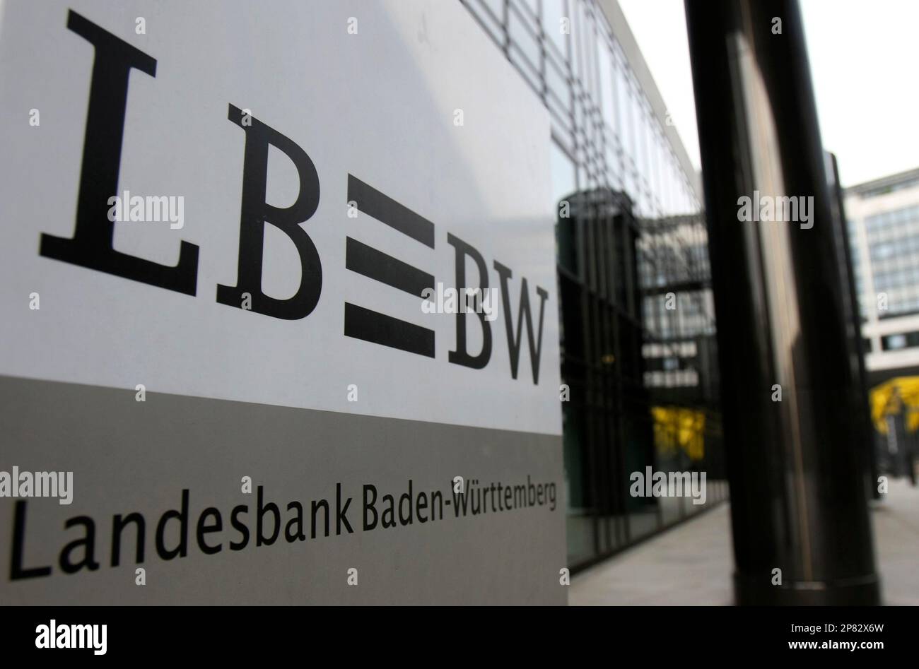 ARCHIV Das Firmenschild Der Landesbank Baden Wuerttemberg LBBW Ist archiv-das-firmenschild-der-landesbank-baden-wuerttemberg-lbbw-ist