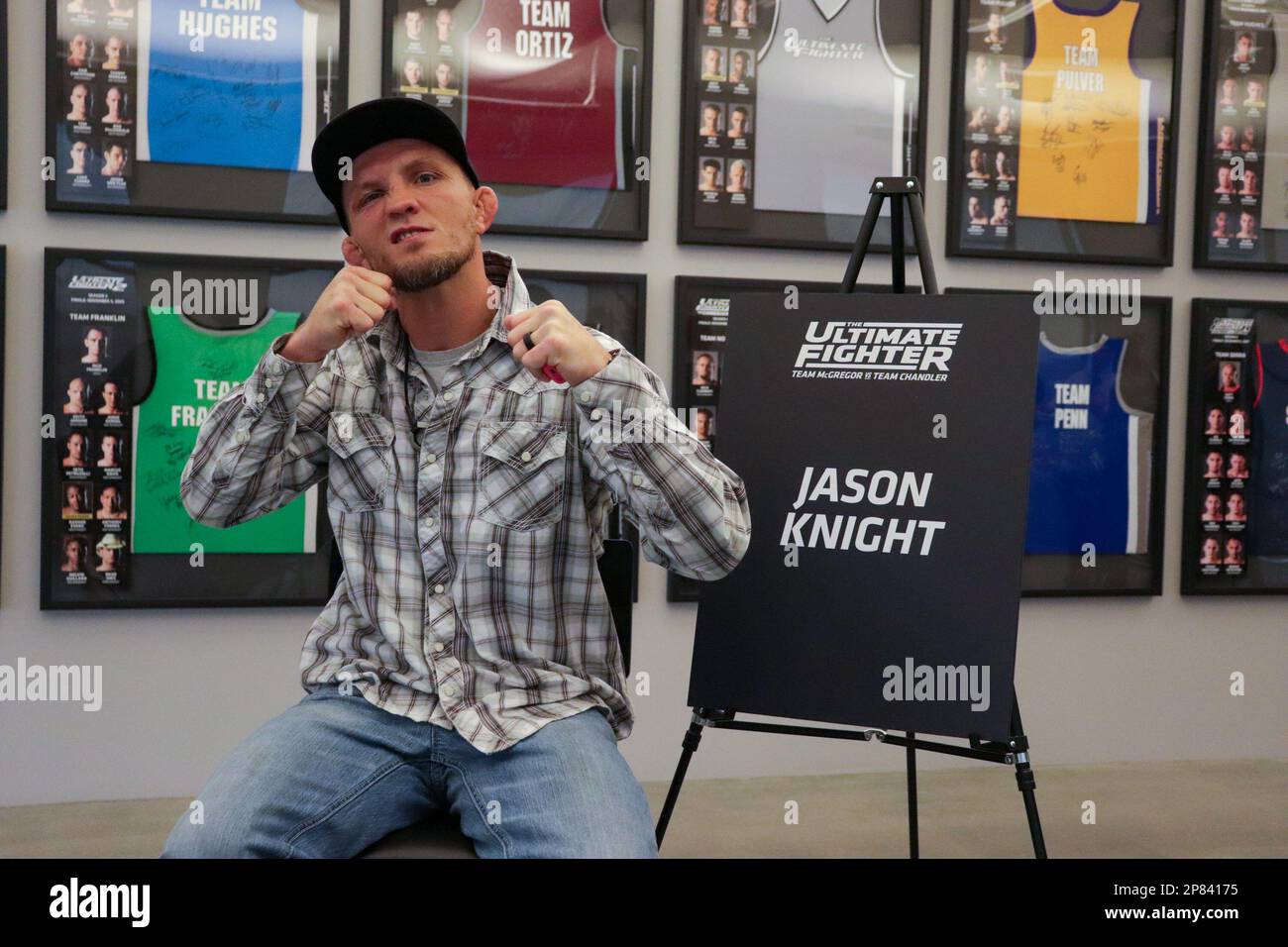 8. März 2023: LAS VEGAS, NV - 8. MÄRZ: Jason Knight interagiert mit den Medien während der Ultimate Fighter Season 31 Media Day am UFC Apex am 8. März 2023 in Las Vegas, USA. (Kreditbild: © Diego Ribas/PX Imagens via ZUMA Press Wire) NUR REDAKTIONELLE VERWENDUNG! Nicht für den kommerziellen GEBRAUCH! Stockfoto