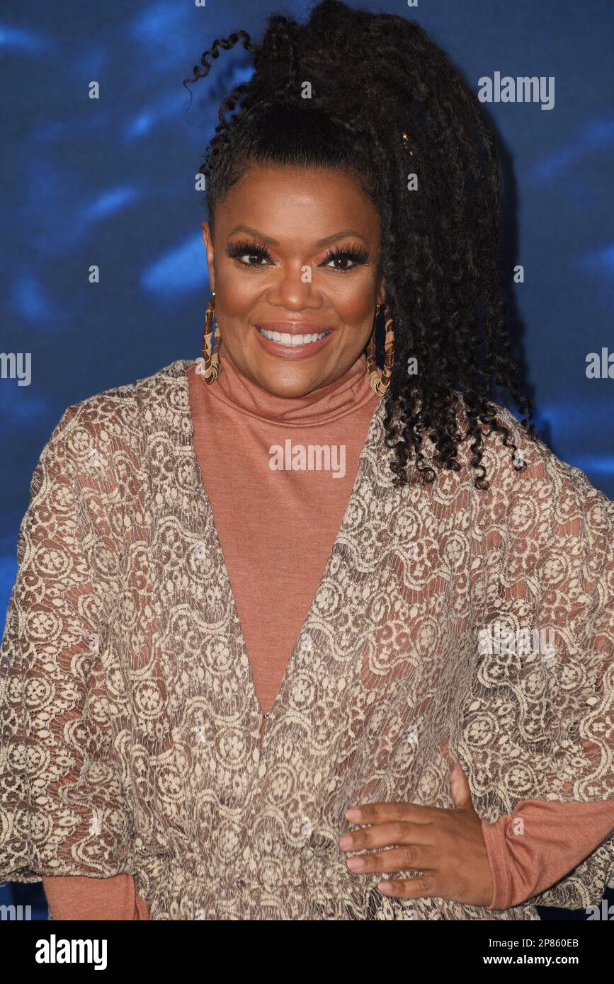 Yvette Nicole Brown nimmt an der Premiere der Staffel 3 „Ted Lasso“ Teil. Stockfoto