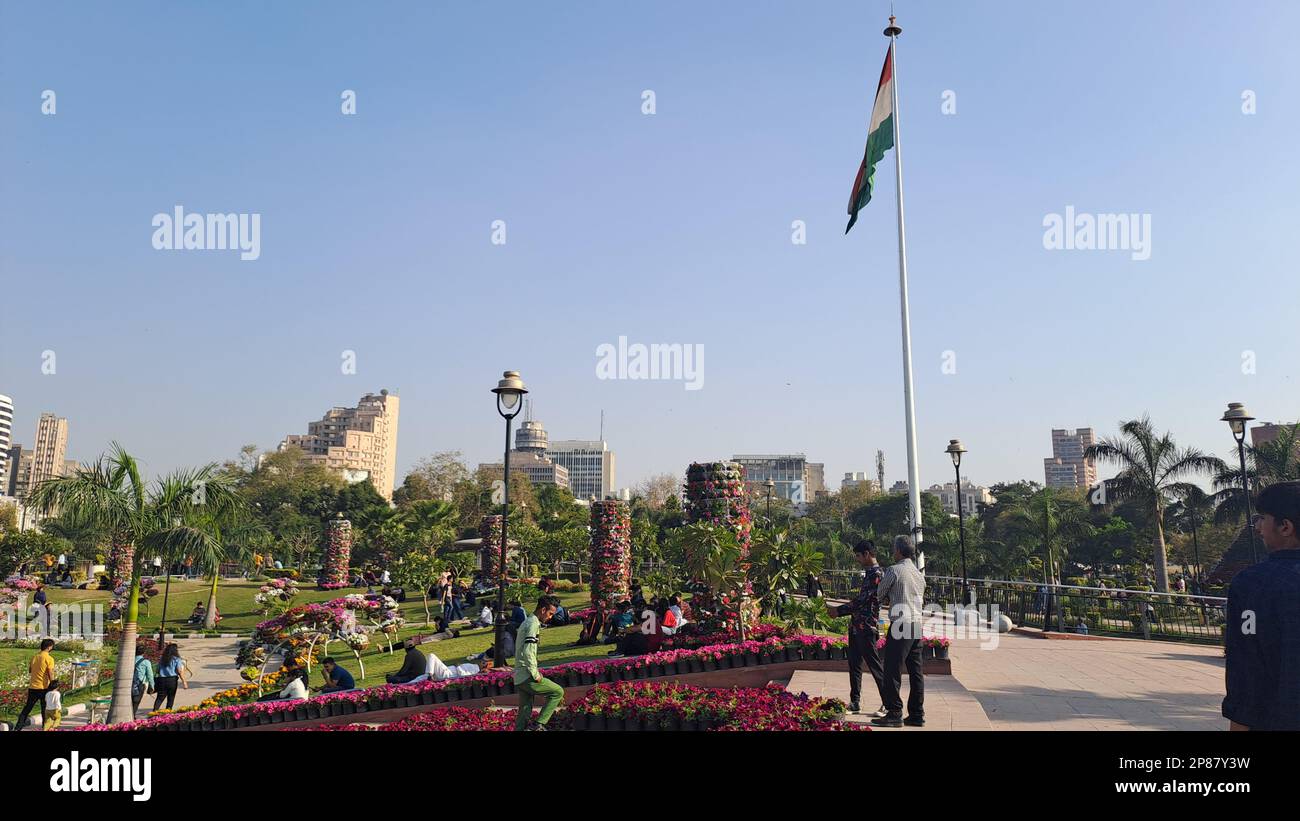 Wunderschöne Aussicht auf Central Park, Connaught Place in Neu-Delhi, Indien während der Frühlingssaison. Die indische Flagge ist auch auf dem Foto zu sehen Stockfoto