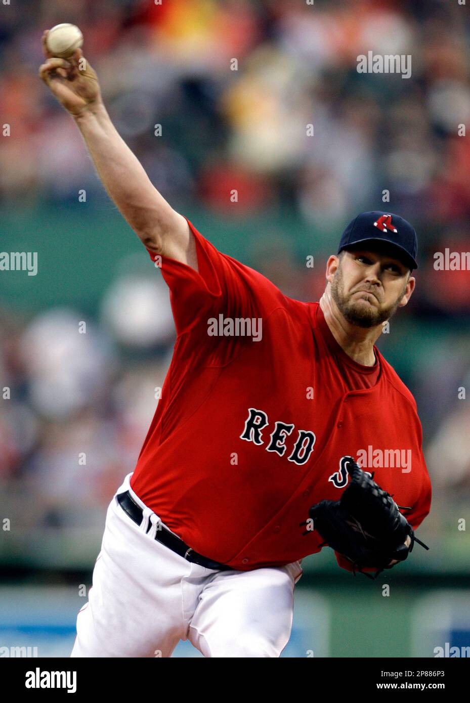 Boston Red Sox starter Brad Penny delivers to the Baltimore Orioles during the first inning of their baseball game at Fenway Park in Boston, Friday July 24, 2009. (AP Photo/Charles Krupa Stockfoto