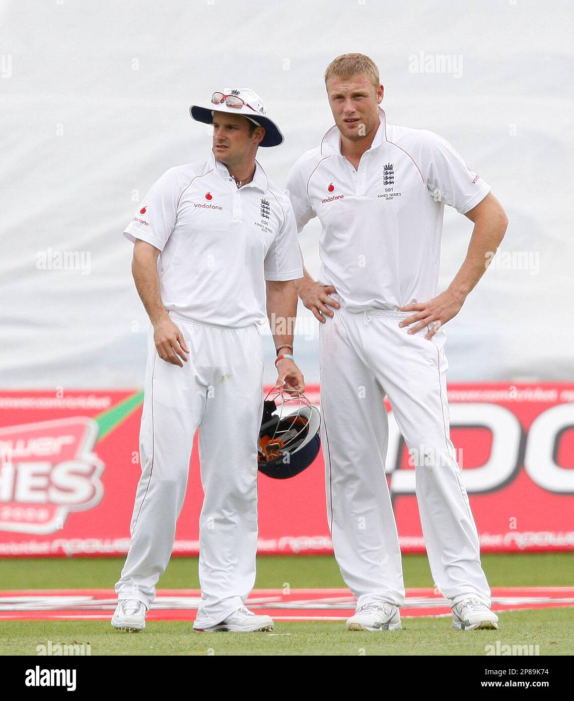 England's Andrew Flintoff, right, stands alongside captain Andrew Strauss on the second day of the first cricket test match between England and Australia in Cardiff, Wales, Thursday July 9, 2009. (AP Photo/Jon Super) Stockfoto