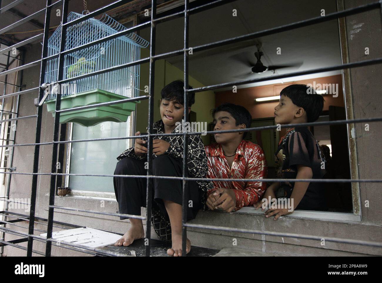 Azharuddin Mohammed Ismail, left, child actor of the Oscar-winning ...