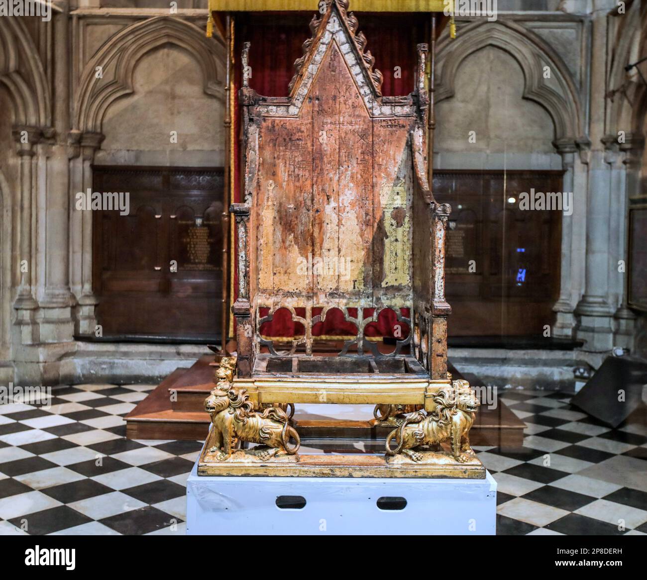 London UK, 09. März 2023 Westminser Abbey mit dem Kronensessel, der für die bevorstehende Krönung von König Karl dem III. Verwendet wird. Paul Quezada-Neiman/Alamy Live News Stockfoto