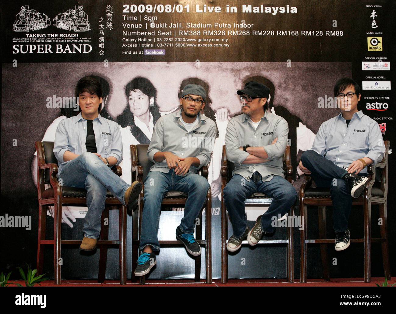 Taiwan's Super Band members from left, Wakin Chau, A-Yue, Lo Ta-yu and Jonathan Lee of attend a press conference in Kuala Lumpur, Malaysia, Wednesday, June 3, 2009 to promote their Malaysia's concert to be held on Aug. 1, 2009. (AP Photo/Lai Seng Sin) Stockfoto