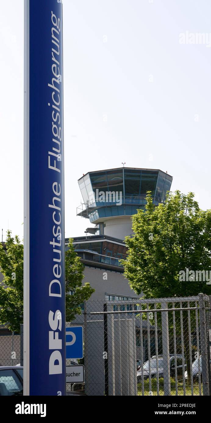 Ein Schild der Deutschen Flugsicherung DFS steht am Montag, 25. Mai ...