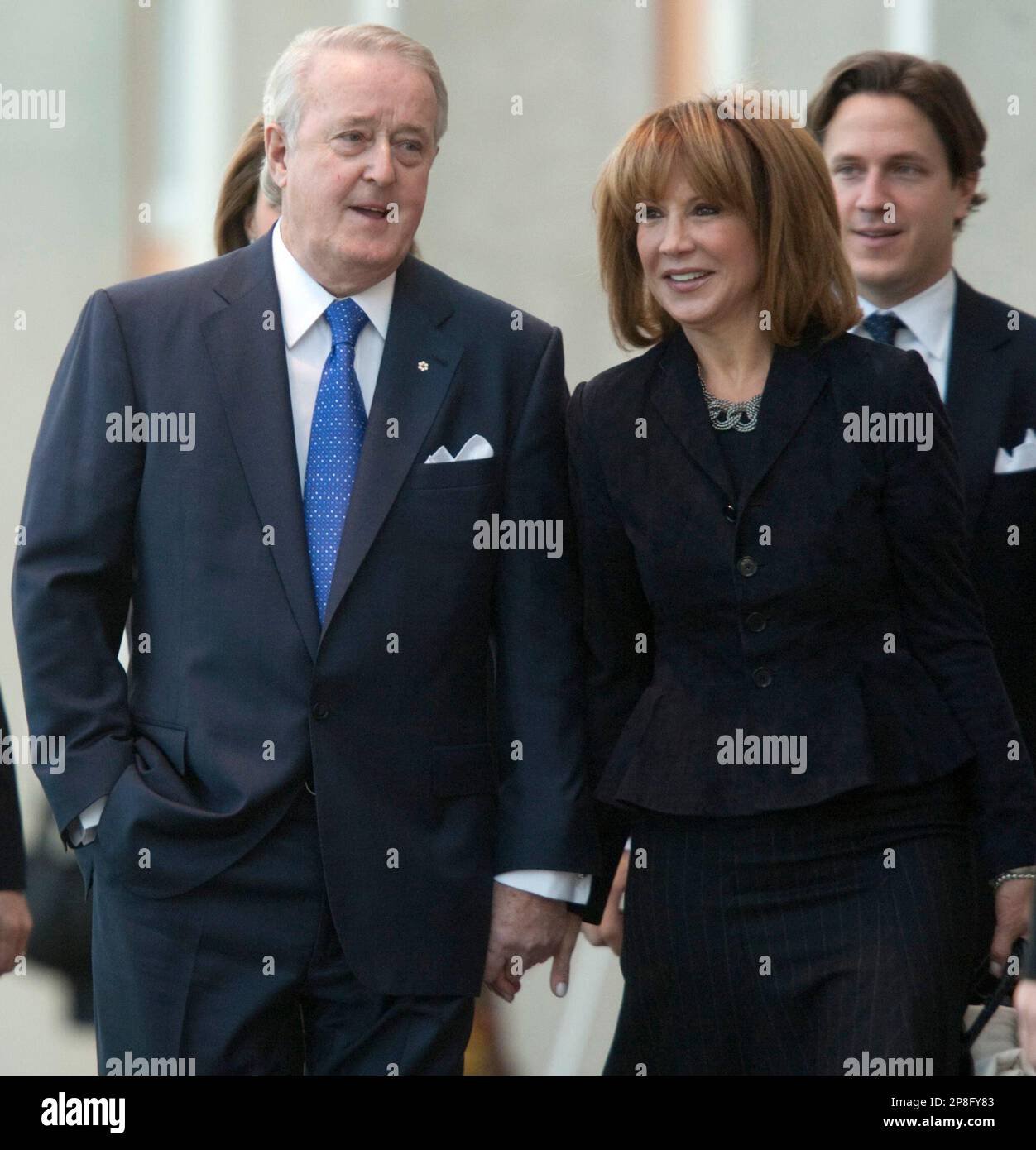 Former Canadian prime minister Brian Mulroney and his wife Mila arrive at the Oliphant Commission in Ottawa, Canada on Tuesday May 12, 2009. (AP Photo/The Canadian Press, Adrian Wyld) Stockfoto