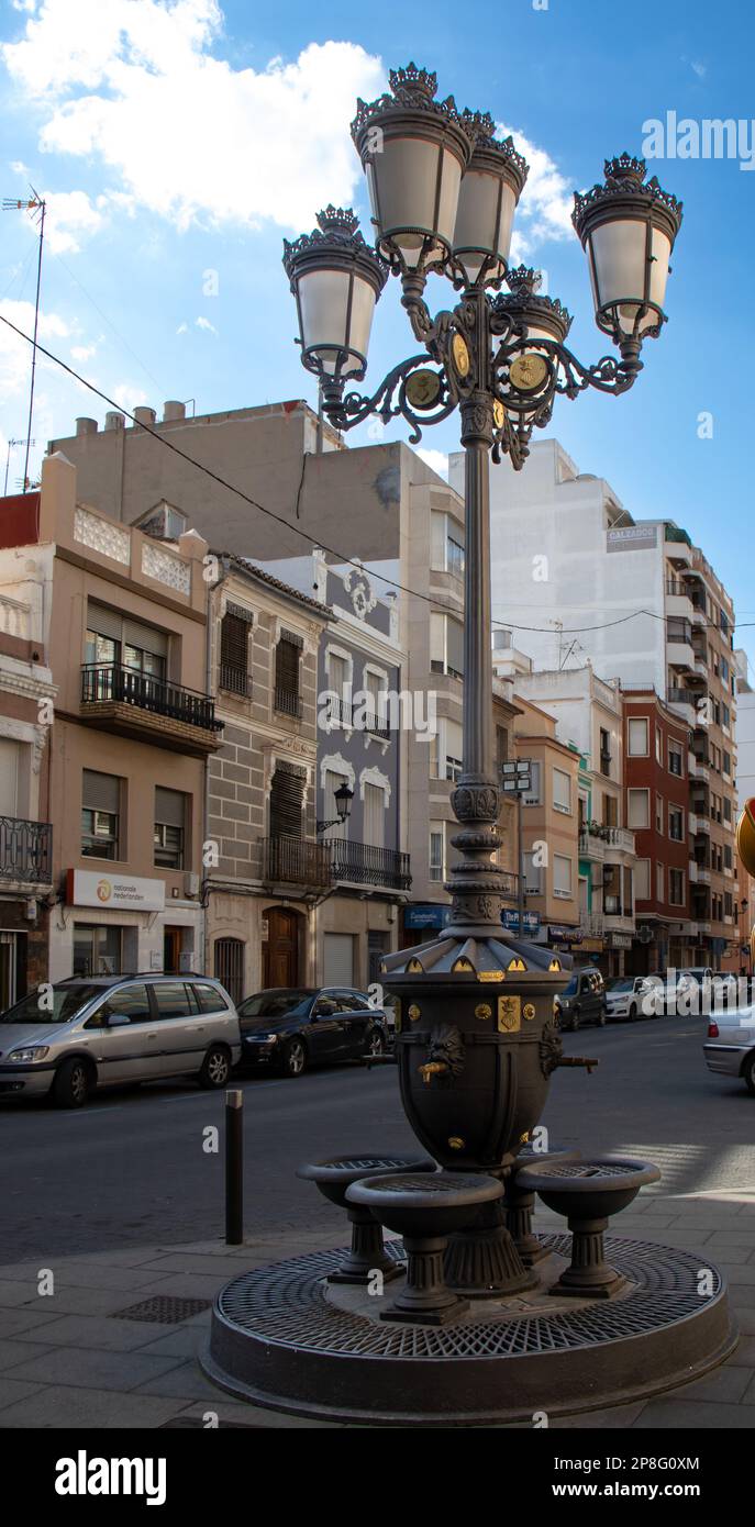 Impresionante farola y al mismo tiempo cuatro fuentes, cullera, Valencia, España Stockfoto