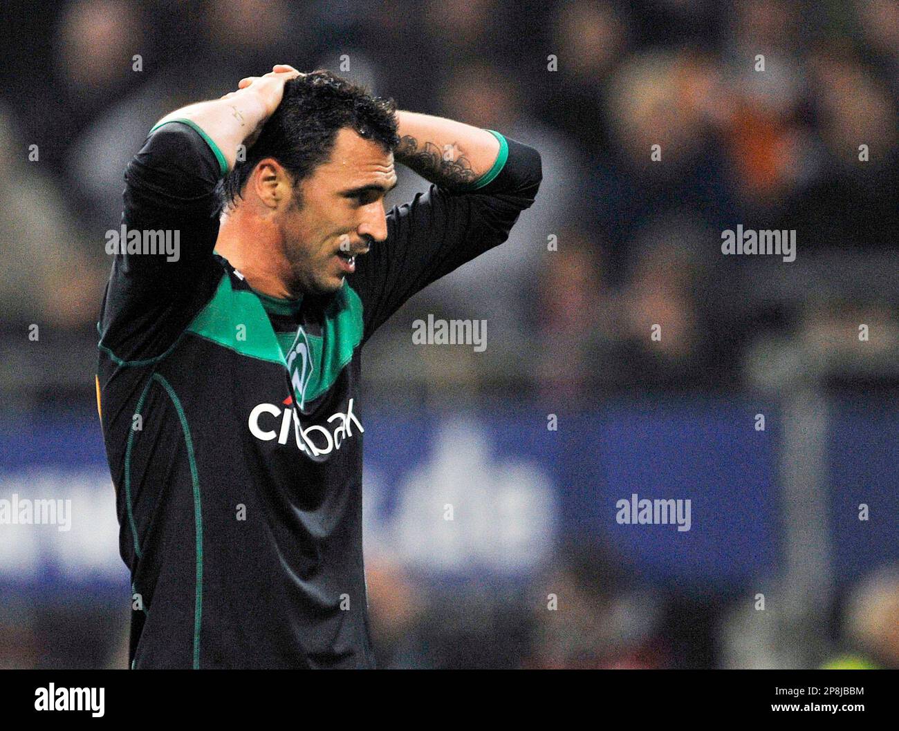 Bremen's Hugo Almeida reacts during the German Soccer Cup, DFB-Pokal, semifinal match between Hamburger SV and Werder Bremen in Hamburg, northern Germany, Wednesday, April 22, 2009. (AP (AP Photo/Axel Heimken) Stockfoto