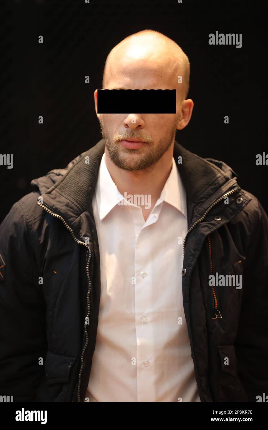 Der Angeklagte Kevin Di Mase wurde während der Verfassungssitzung der Jury im assizes-Prozess von Di Mase zum Tod von Jean-Manuel lange vor dem Asszessionsgericht der Provinz Hennegau am Donnerstag, dem 09. März 2023 in Mons, dargestellt. Er steht vor Gericht wegen Diebstahls mit Totschlag als erschwerenden Umstand. BELGA PHOTO VIRGINIE LEFOUR Stockfoto