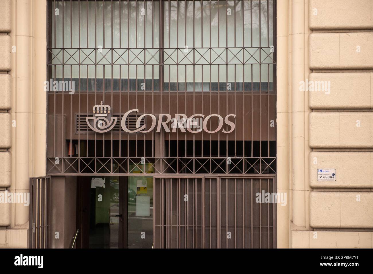 Eingang zum Postamt in Spanien Stockfoto