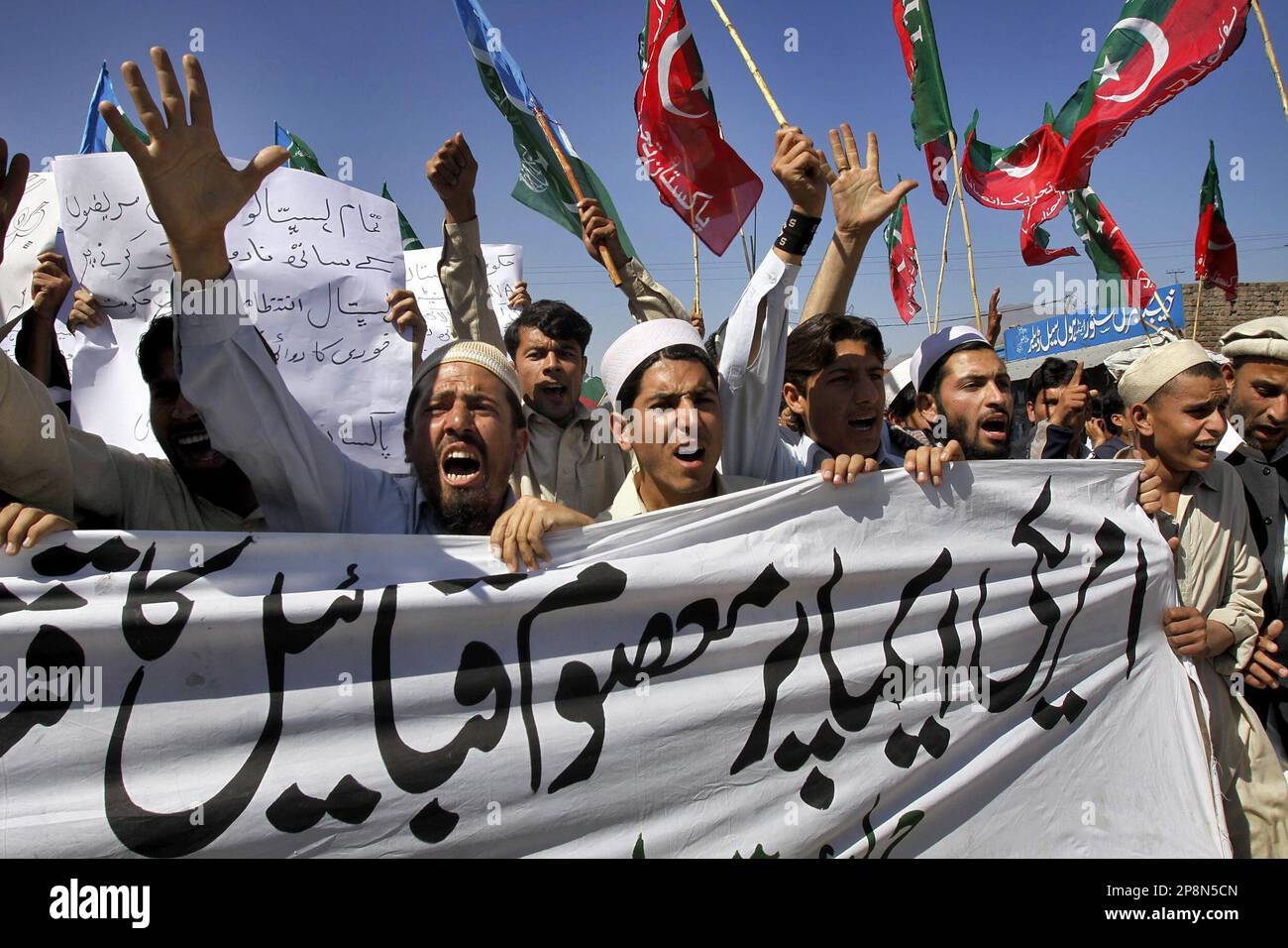 Supporters of Pakistani religious group Jamaat-e-Islami chant slogans ...