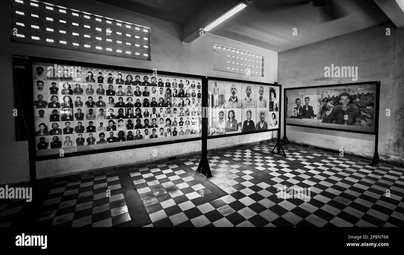 Porträts von Gefangenen, die vor der Ermordung durch die Roten Khmer im Tuol Sleng oder S-21 Folter- und Völkermord-Museum, Phnom Penh, Kambodscha, aufgenommen wurden Stockfoto