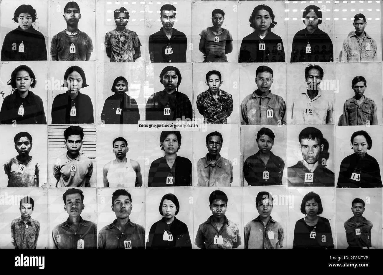Porträts von Gefangenen, die nach der Ermordung durch die Roten Khmer im Tuol Sleng oder S-21 Folter- und Völkermord-Museum in Phnom Penh, Kambodscha, aufgenommen wurden Stockfoto