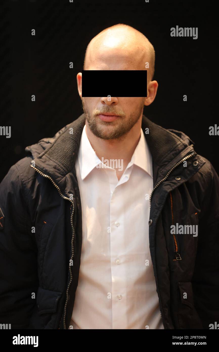 Der Angeklagte Kevin Di Mase wurde während der Verfassungssitzung der Jury im assizes-Prozess von Di Mase zum Tod von Jean-Manuel lange vor dem Asszessionsgericht der Provinz Hennegau am Donnerstag, dem 09. März 2023 in Mons, dargestellt. Er steht vor Gericht wegen Diebstahls mit Totschlag als erschwerenden Umstand. BELGA PHOTO VIRGINIE LEFOUR Stockfoto