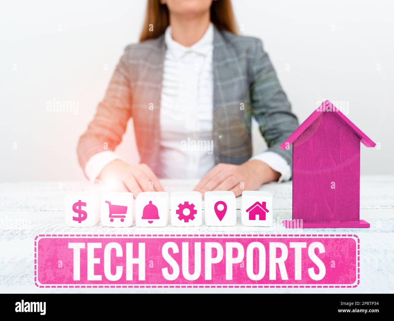 Schreiben Text anzeigen Tech Supports. Hilfe zum Konzeptfoto durch Techniker Online oder Callcenter Customer Service Stockfoto