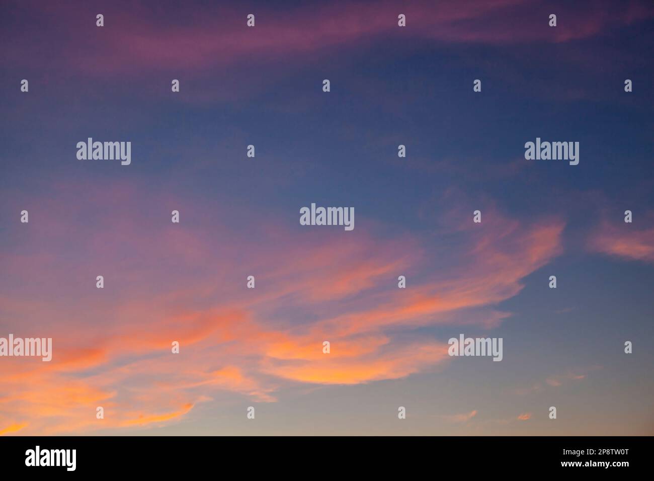 Schöne Abendwolken Stockfoto