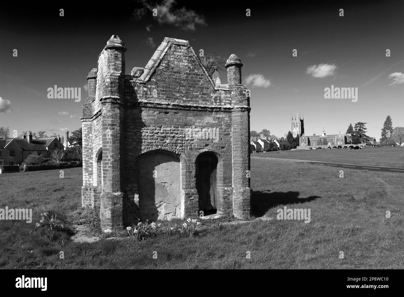 Frühlingsblick über das Conduit-Gebäude, Long Melford Village, Suffolk County, England, Großbritannien Stockfoto
